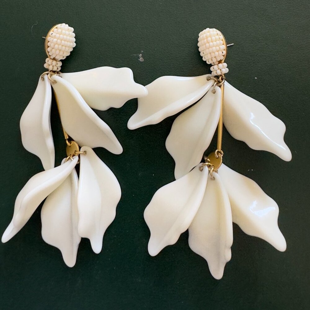 White Tuckernuck Flower Drop Earrings
